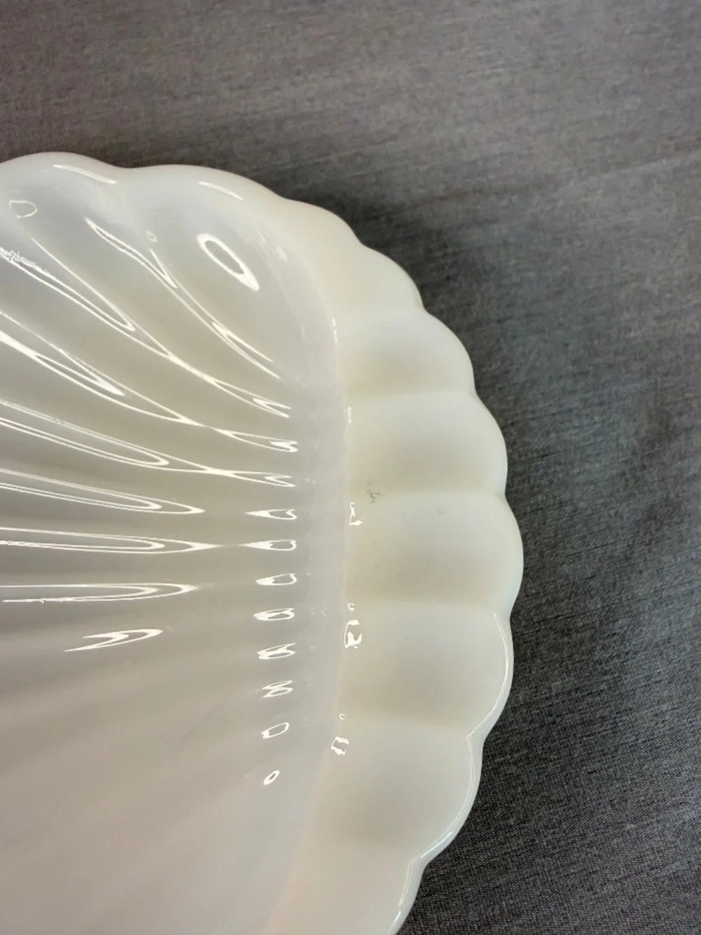 Vintage White Milk Glass Shell Dish Scalloped Trinket Soap Candy Dish Ashtray